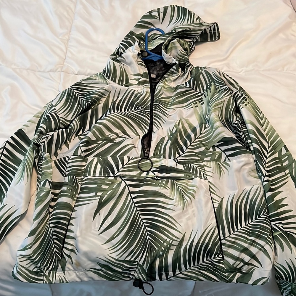 Leaf print, lightweight pullover with hood and zipper and pocket. Size M.